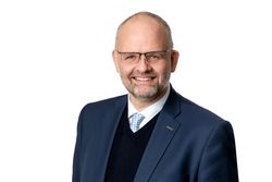 Herr Dr. Linnemann